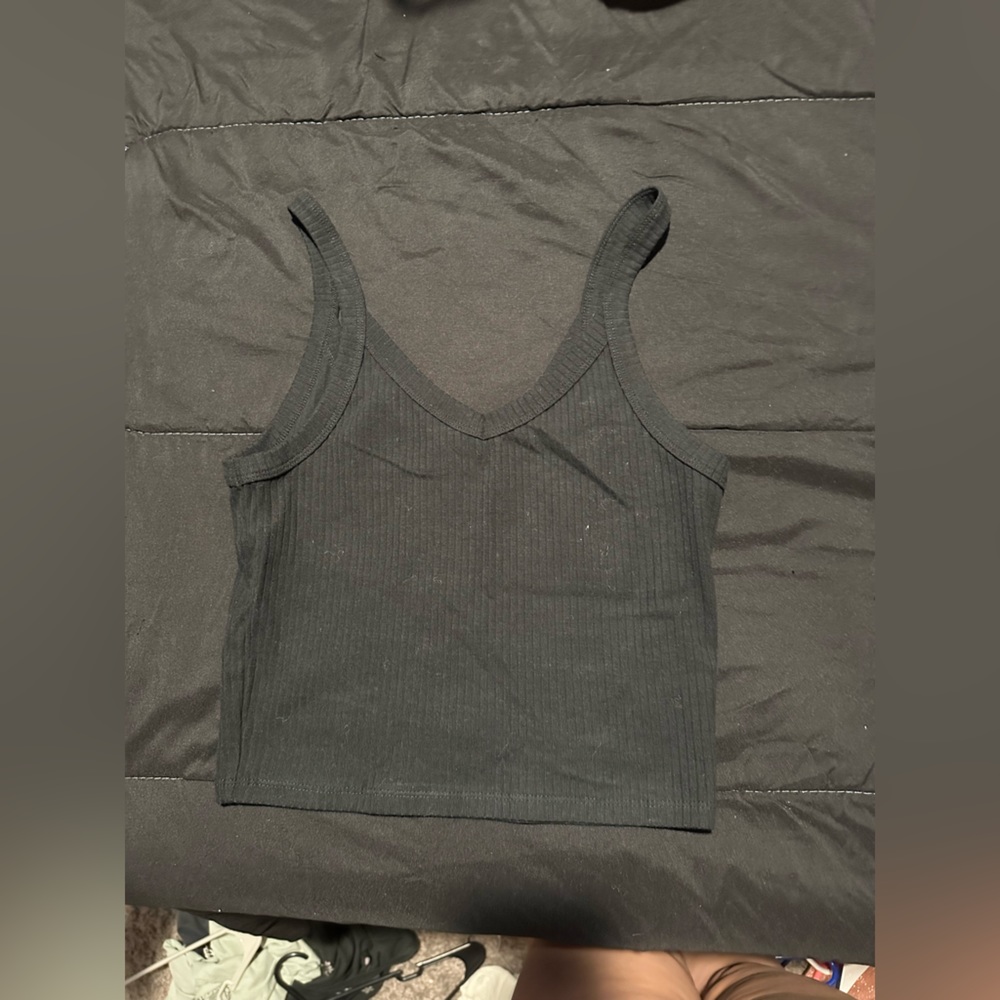 basic black cropped tank. size small